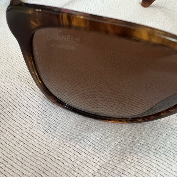 CHANEL Wayfarer Interlocking CC Logo Sunglasses - Picture 8 of 14